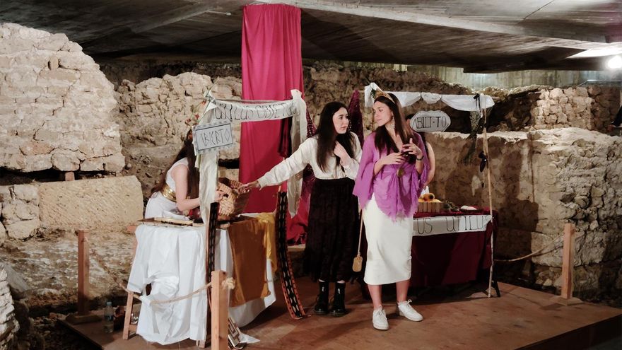 Juveniles ecos de Roma en León: el Instituto Lancia rememora el teatro romano a la vera de la muralla