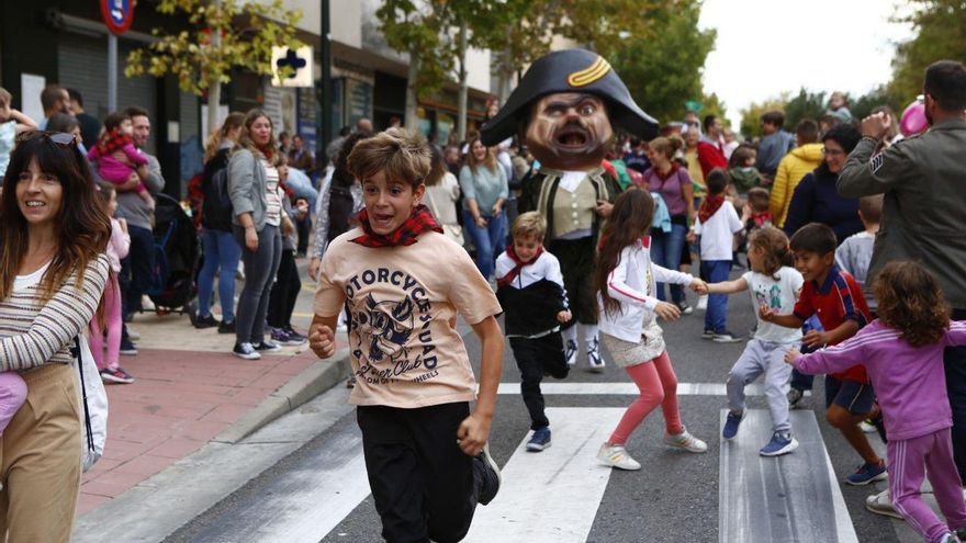 Tasazo del PP en Zaragoza a las comparsas de cabezudos mientras cede el Parque Grande para un espectáculo privado