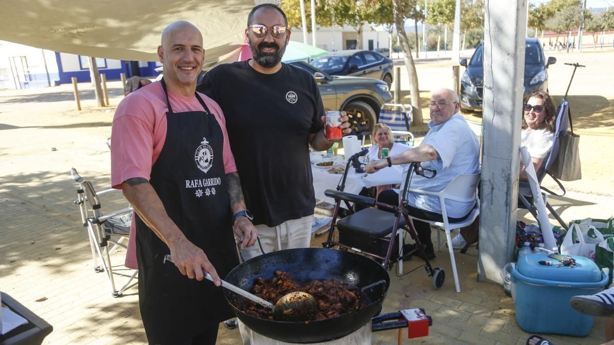 'Cuchará' y paso atrás: El Arenal congrega a los fieles del perol cordobés por San Rafael