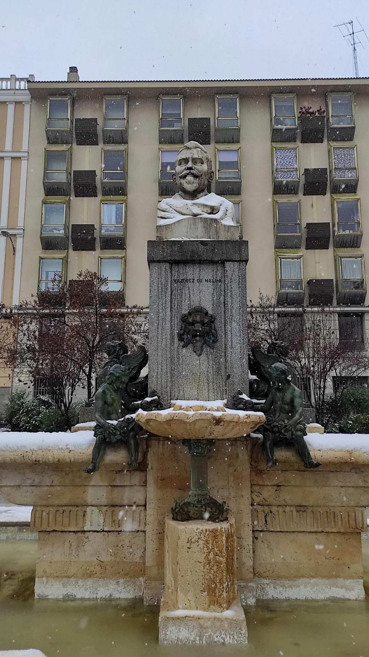 Monumento a V�zquez de Mella.jpg