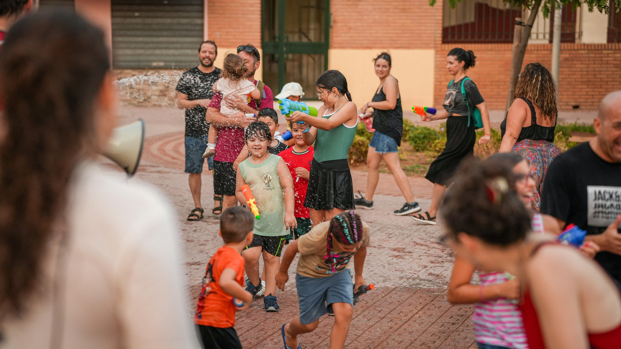 La Asociación Vecinal Diana y Ecologistas en Acción convocan la actividad lúdica 'Flis flas. Fresquitas a fin de mes' frente al calor