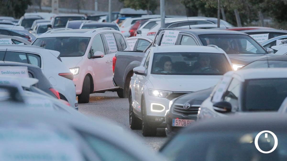 Caravana de coches de trabajadores de AUCORSA