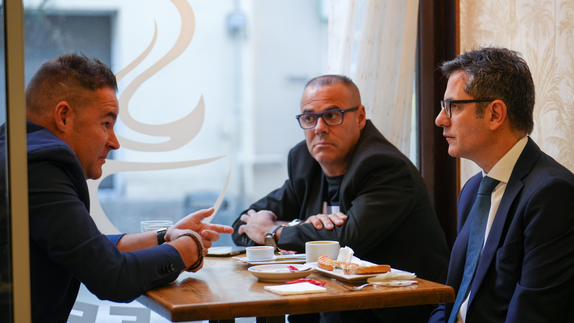 Los hermanos Jacob y Adalberto, afectados por el volcán de La Palma, visitan al ministro Félix Bolaños