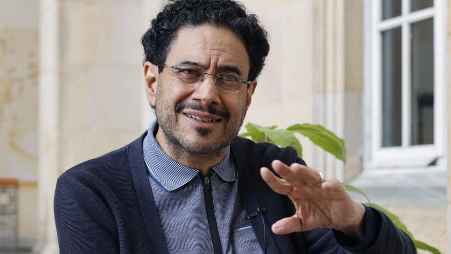 Senador colombiano pide investigar si exabogado de Uribe incumplió suspensión profesional