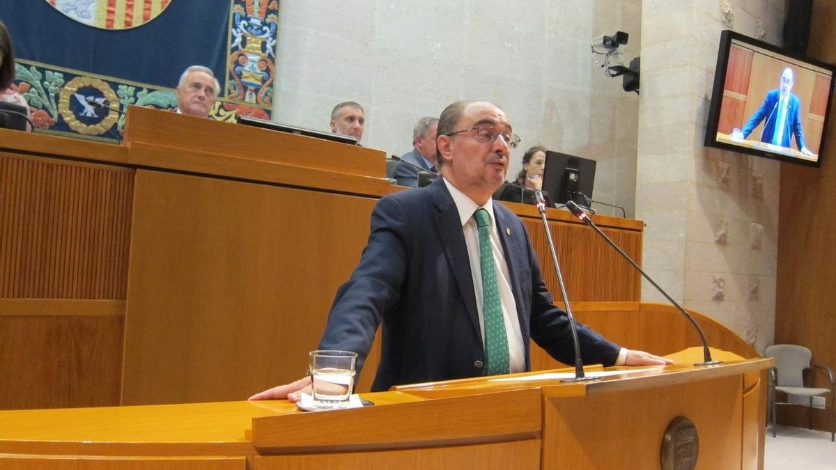 El apoyo de cinco partidos permite al socialista Lambán ser elegido presidente de Aragón