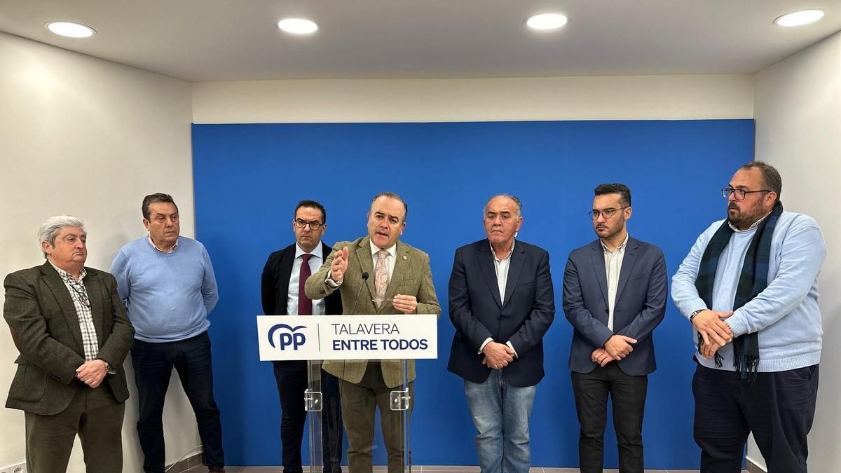 Los alcaldes toledanos afectados por las obras de soterramiento de la A5 se alían para reivindicar al Gobierno la gratuidad de la R5.