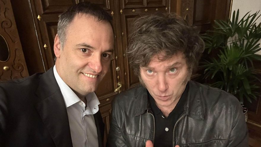 Milei apuntó de nuevo contra los "orkos" que no votaron el DNU y culpó a Clarín por "calumniar, injuriar y ensuciar"