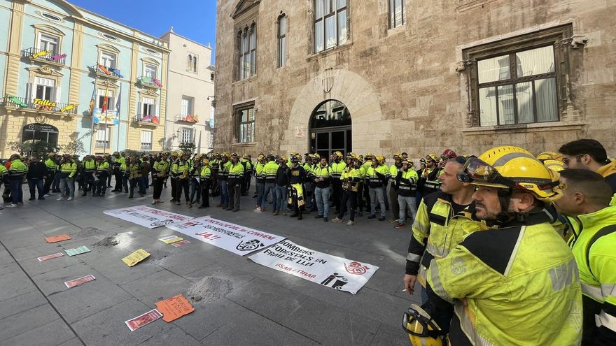 La estrategia de los bulos del PP en las emergencias: Mazón deslizó que los bomberos estaban detrás de un incendio forestal