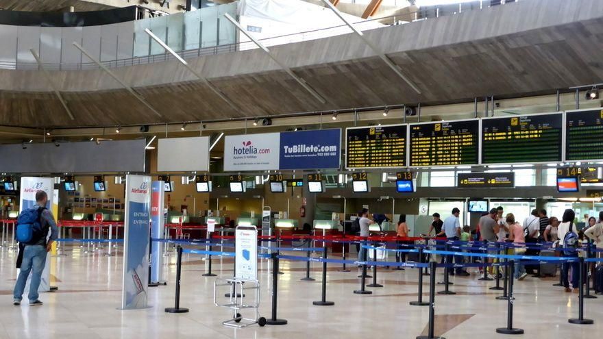 Ascienden a ocho los vuelos desviados en el aeropuerto de Tenerife Norte por la niebla