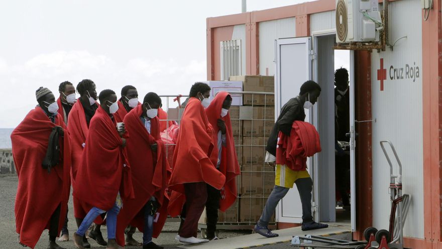 Rescatadas 147 personas de tres pateras cerca de Lanzarote en las últimas horas