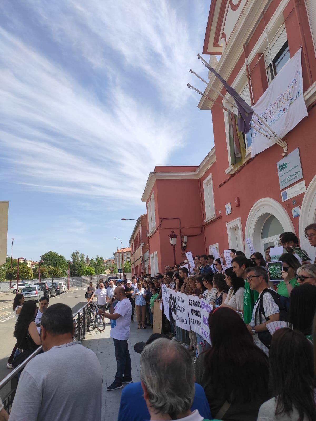 Concentración de la comunidad educativa en el IES de Haro