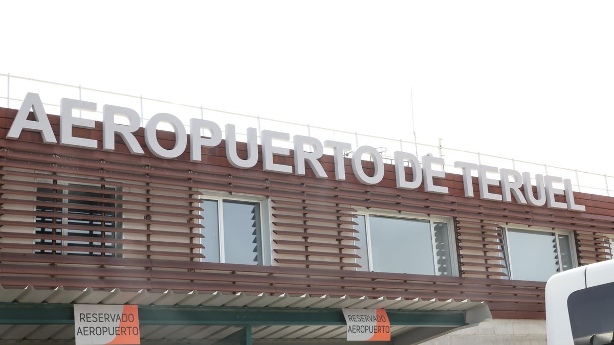 Visita el aeropuerto de Teruel y asiste a la presentación por el Ejército del Aire y del Espacio del proyecto 'Centro Integral de Entrenamiento y Movilidad Aérea’.