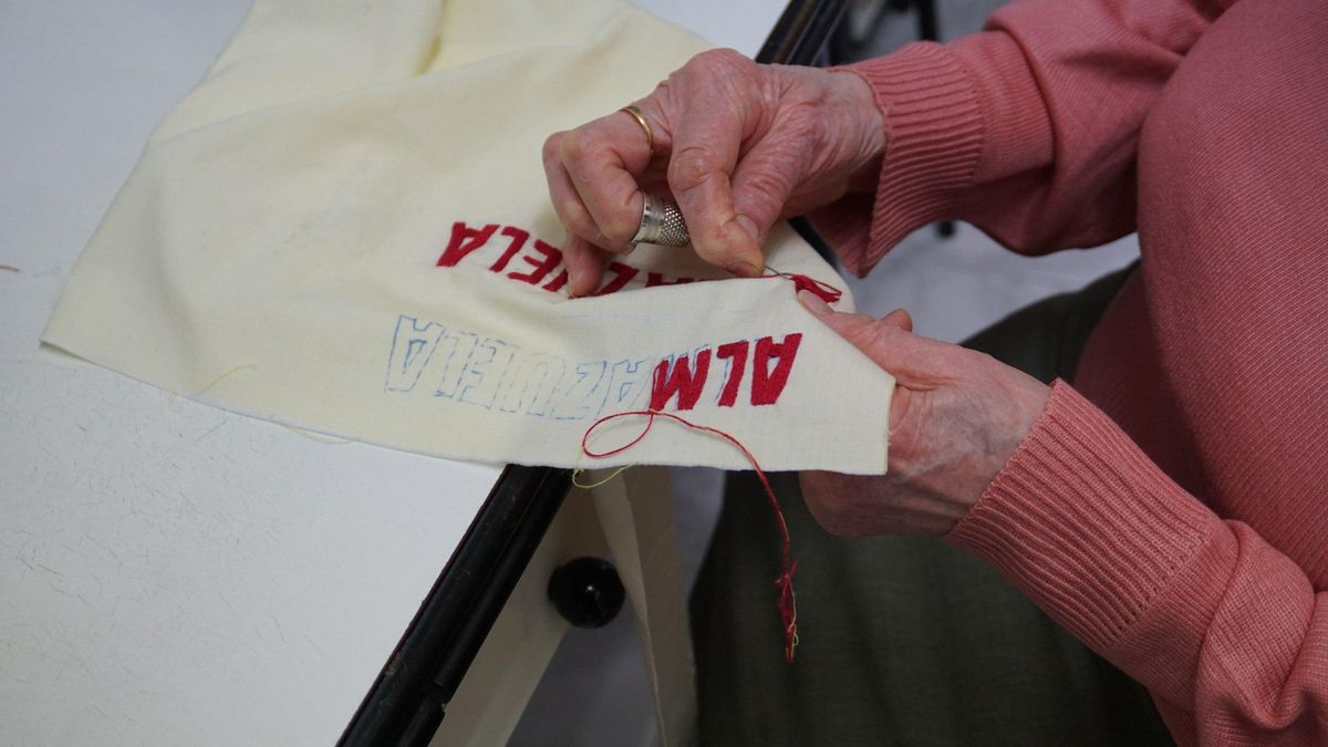 La revista cultural de La Rioja con una portada cosida a mano