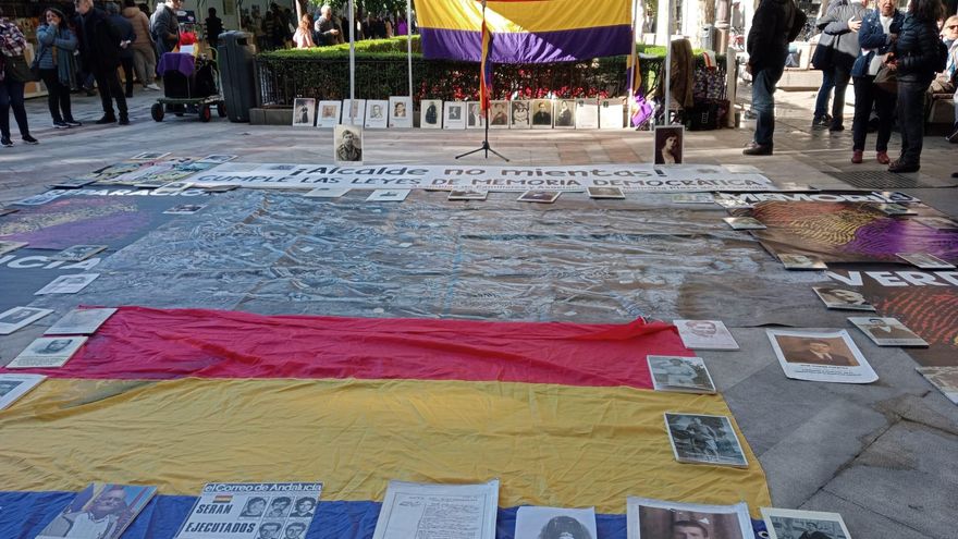 El movimiento memorialista de Sevilla planta cara al alcalde por relegar la memoria histórica a "la parálisis absoluta"