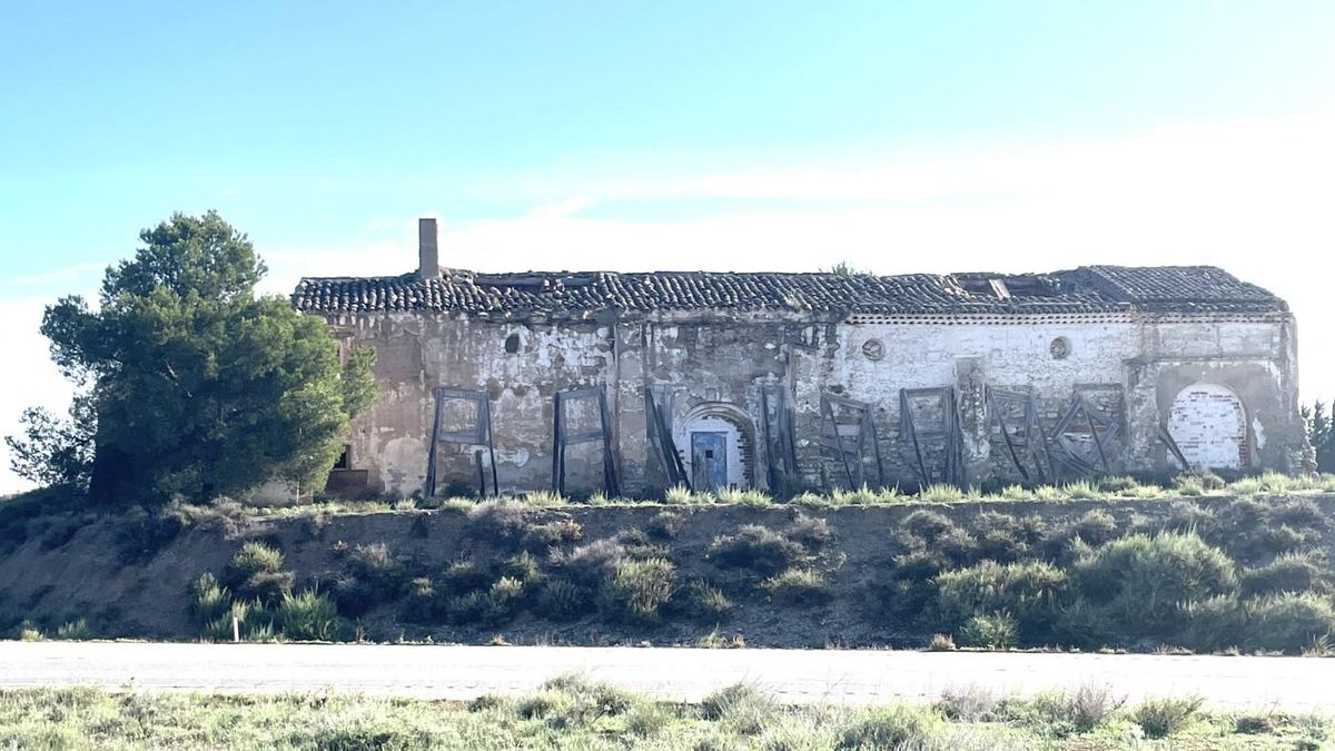 Exterior de la ermita de Tauste antes de la restauración