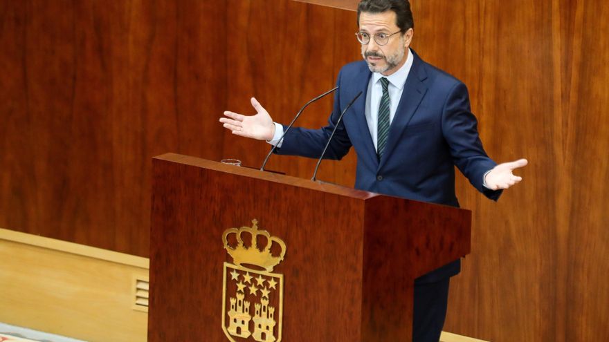 Ayuso saca adelante con el apoyo de Vox su rebaja del IRPF que beneficia a las rentas más altas