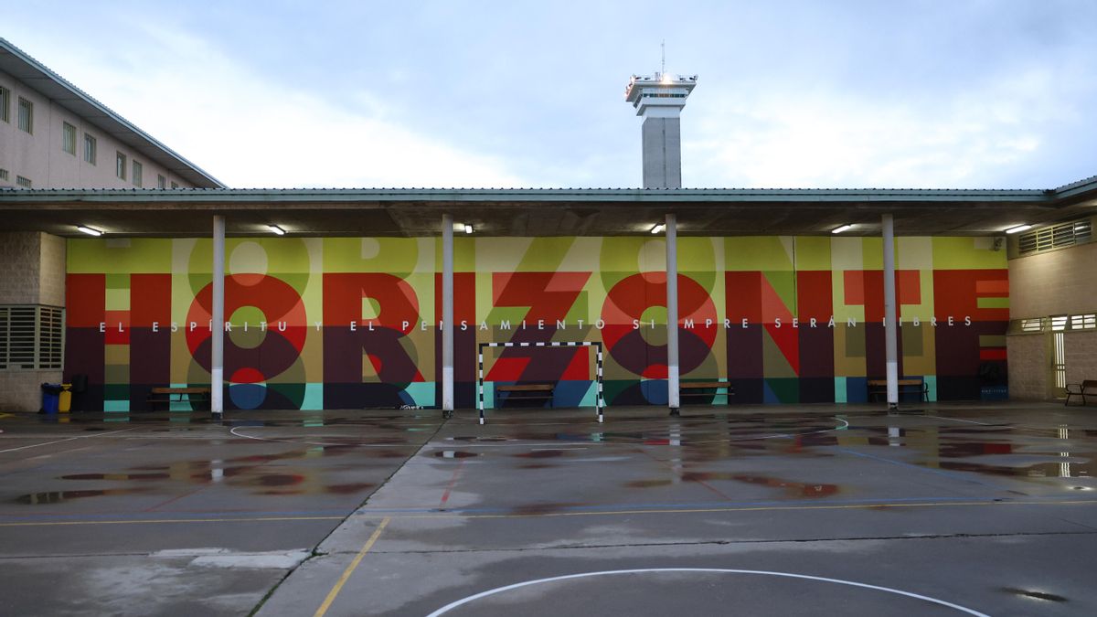 El mural pintado por Boa Mistura en el módulo seis de la cárcel de Soto del Real.