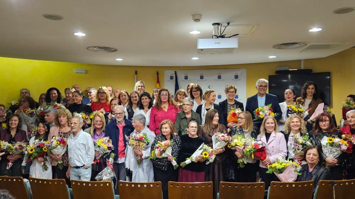 El Área de Salud de la Isla reconoce la labor de profesionales con 25 años de servicio en el Hospital Universitario de La Palma