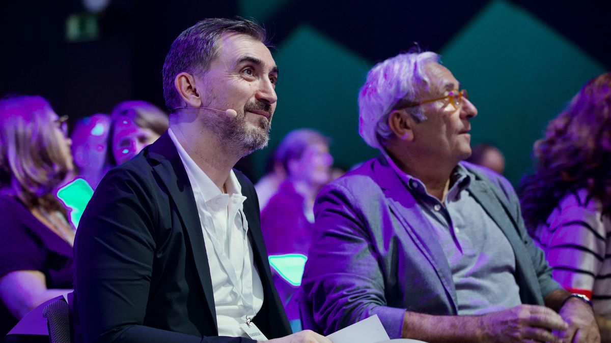 El director de elDiario.es, Ignacio Escolar junto al presidente de la sociedad editora y cofundador del periódico, José Sanclemente