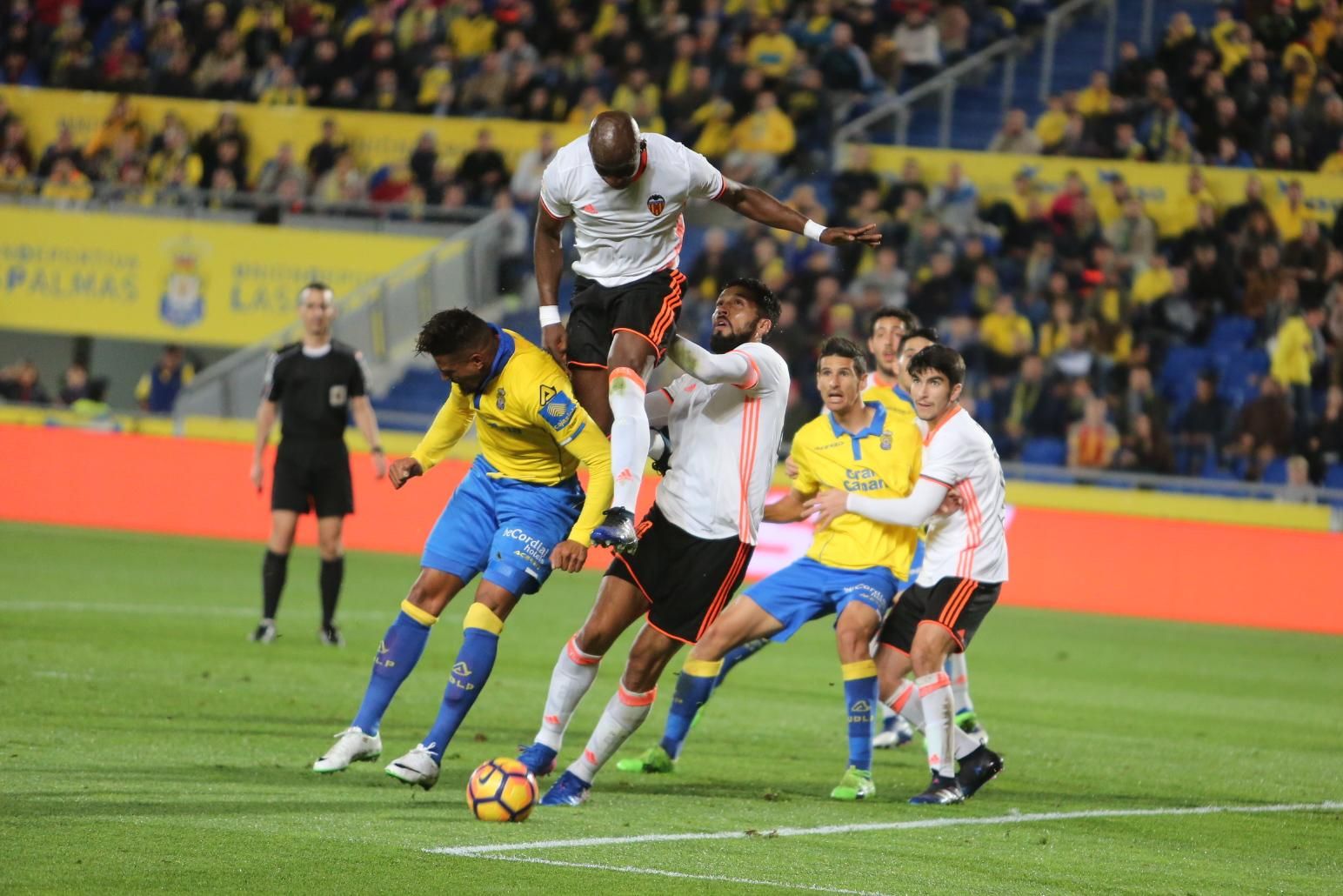Imagen del encuentro entre la UD Las Palmas y el Valencia CF. Alejandro Ramos.