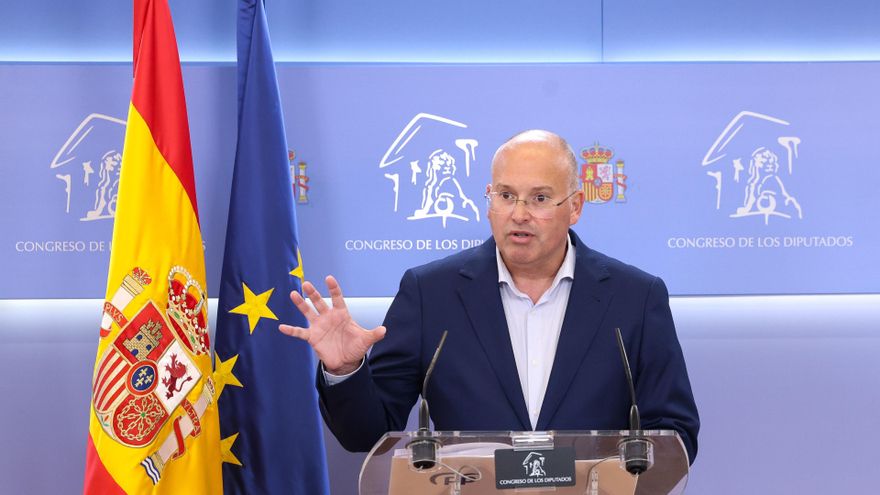 EL portavoz del PP en el Congreso, Miguel Tellado, durante una rueda de prensa en el Congreso de los Diputados, a 1 de julio de 2025, en Madrid (España).