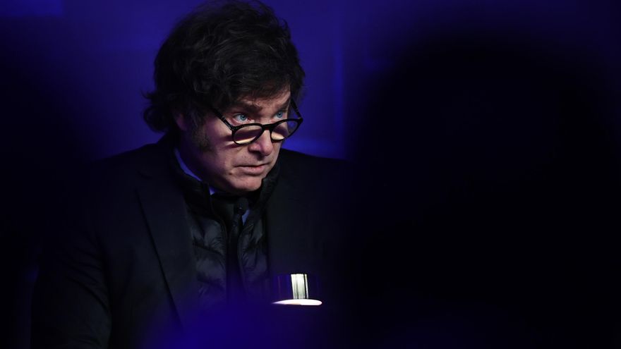 Milei saca de Argentina más de mil millones en reservas de oro y se niega a dar explicaciones