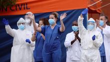 Organizaciones sociales y sanitarias quieren que a las 13.00 horas de este sábado suene en lo balcones españoles la melodía "Quiero un corazón contento" en apoyo de los servicios públicos, por lo que animan a los ciudadanos a entonar esta canción de Marisol en el marco de la campaña #PintoUnCorazonVerde.