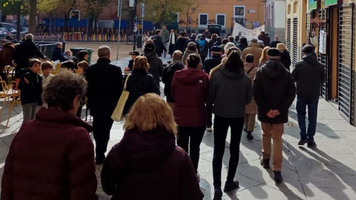 Vecinos de Malasaña recelan de la promesa del nuevo centro de salud y convocan otra manifestación