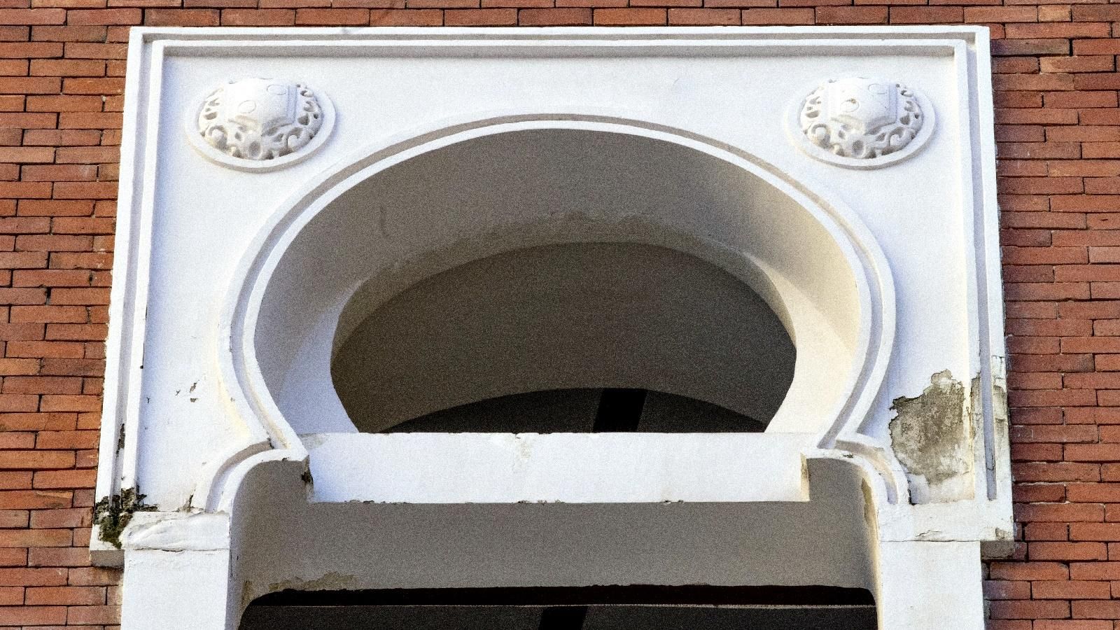 Daños por humedad en el centenario Beti-Jai, la capilla sixtina de la pelota vasca