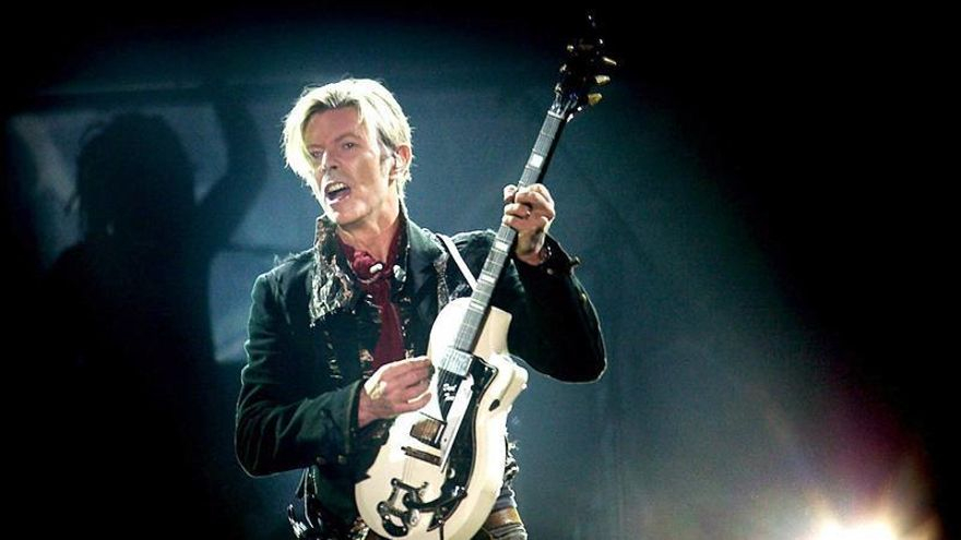 Fue la primera canción que se lanzó por internet y propició un anticipo de las redes sociales: cuando David Bowie se adelantó a todos