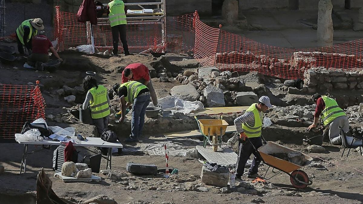 Los arqueólogos encargados de ejecutar las obras localizaron la bodega mientras realizaban el desmantelamiento controlado de los niveles superiores del terreno