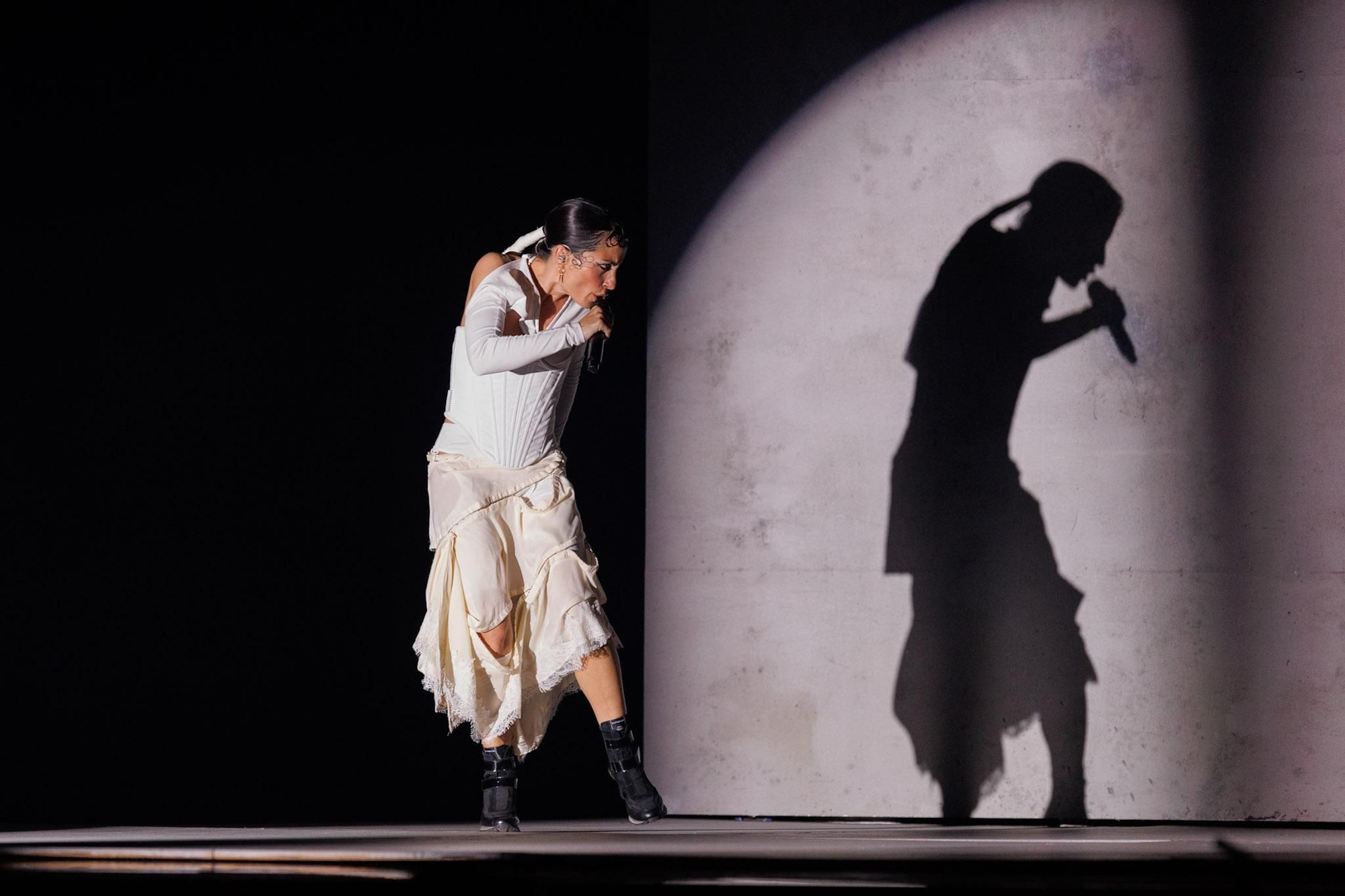 Rosalinda Galán en su actuación de la segunda semifinal del Benidorm Fest 2026