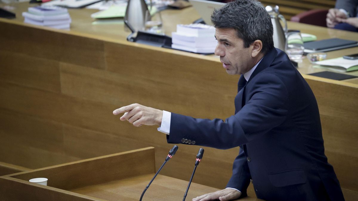 El 'president' Carlos Mazón en el pleno de Les Corts