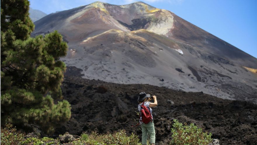 El volcán de La Palma deja al sector turístico insular “con enormes pérdidas” al aislar a uno de sus núcleos