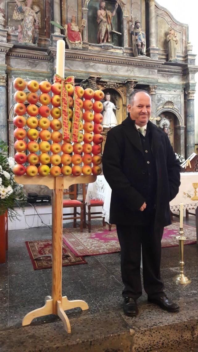 Gabriel Serrano 'Gabi' y el ramo de Navidad de Ferreras de Cepeda