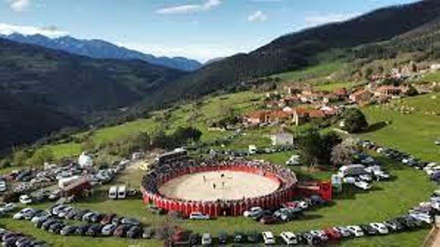 El Gobierno de Cantabria vuelve a subvencionar corridas de toros para "combatir la despoblación"