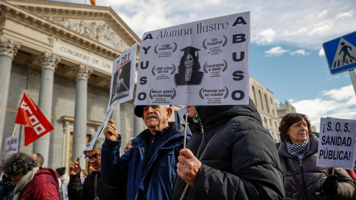 Marcha bajo el lema 'Salvar la sanidad pública madrileña. Por la salud de todas y todos', del pasado domingo en Madrid. EFE/Daniel Gonzalez