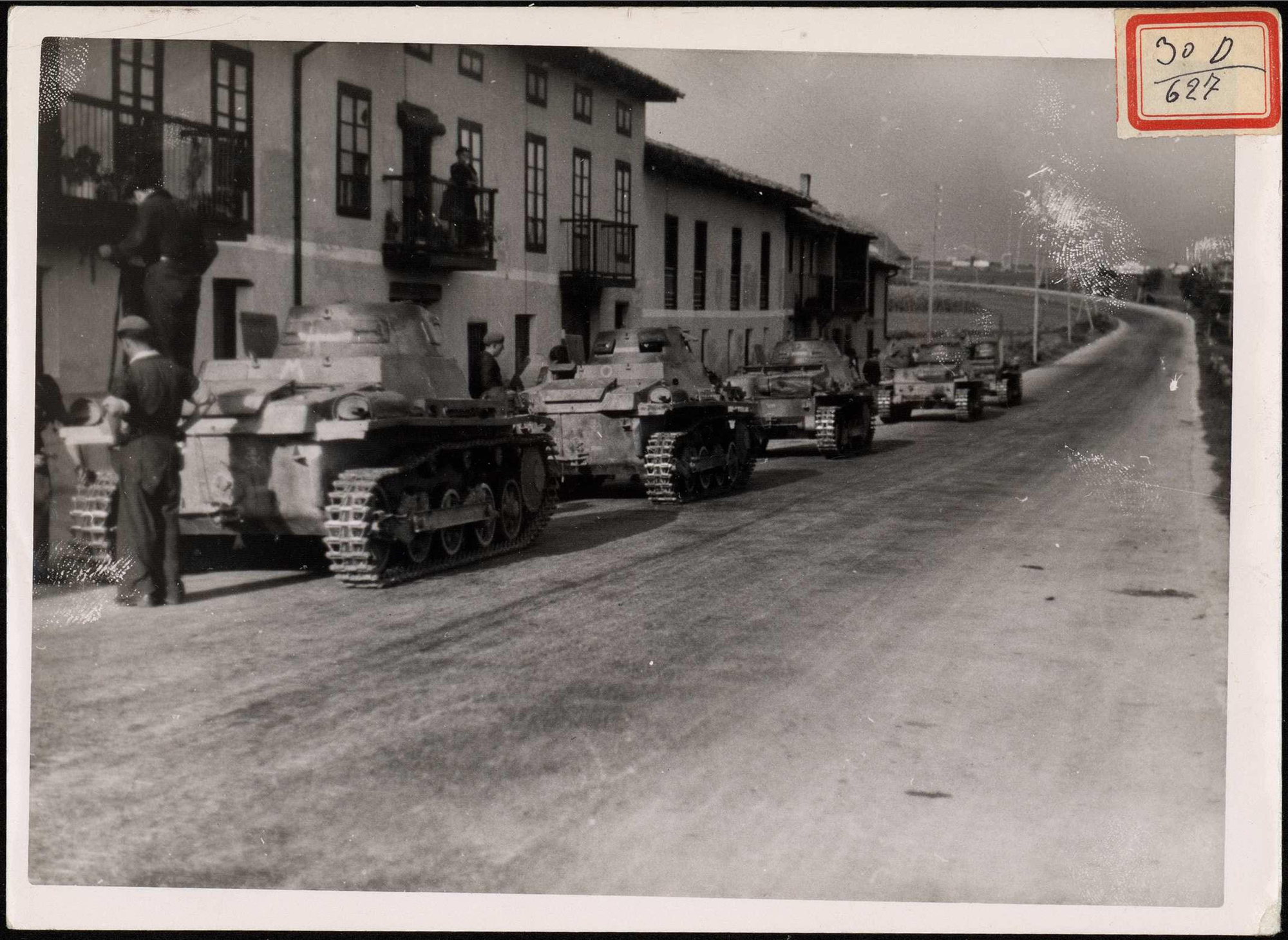 "Tanques a la vista de Peñacastillo". 25 de agosto de 1937.