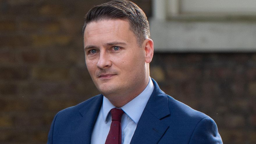 El ministro de Sanidad británico dimite e intenta forzar unas primarias para sustituir a Keir Starmer como primer ministro