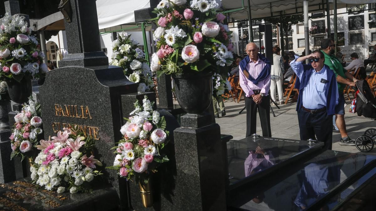 Día de Todos los Santos en el cementerio de San Rafael