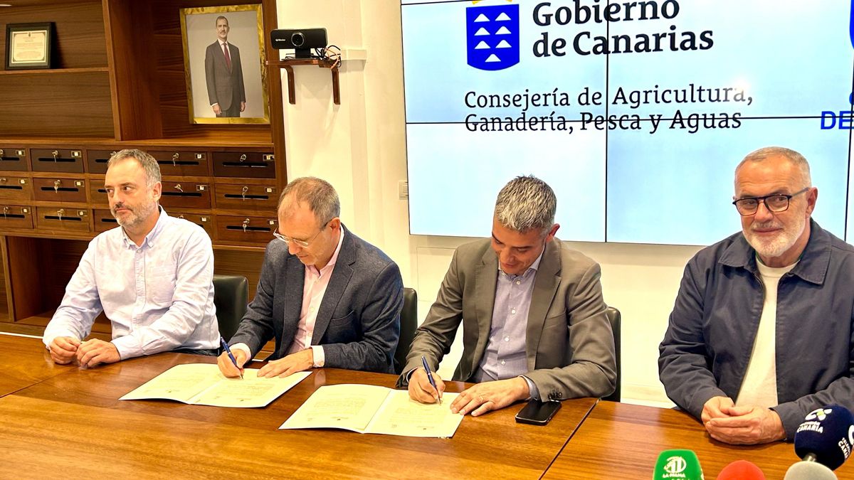 Firma del convenio de cooperación para impulsar la mejora y consolidación de la redes de riego de Las Machuqueras y Llanos Negros, en Fuencaliente.