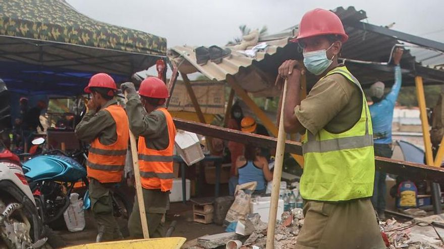 Suben a más de 4.000 los muertos en Venezuela y el Gobierno reafirma su competencia exclusiva en la reconstrucción