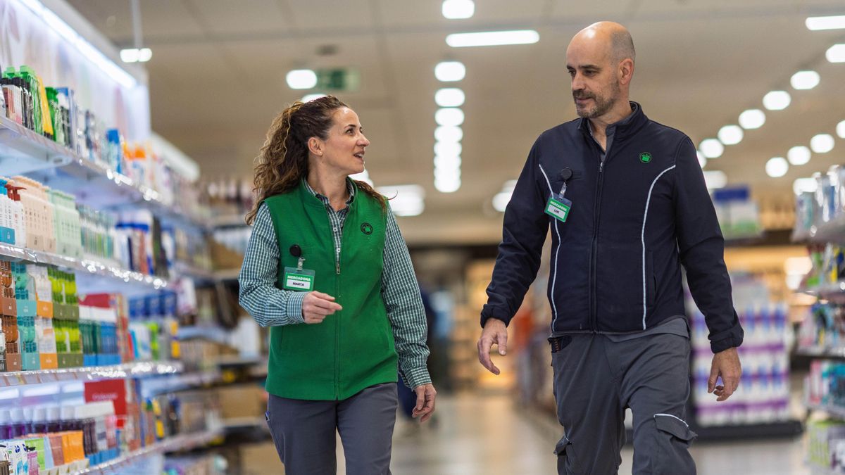 Trabajadores de Mercadona en un supermercado