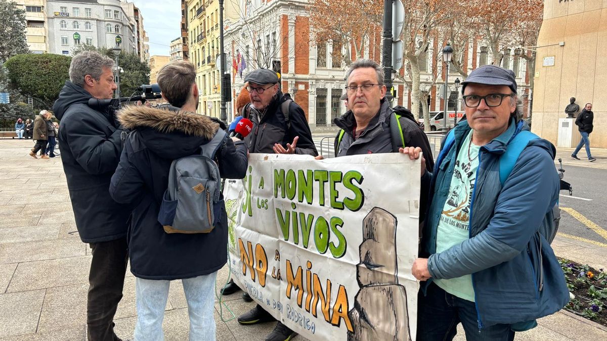 La Plataforma No a la Mina de Fontanarejo a las puertas del Tribunal Superior de Justicia de Castilla-La Mancha