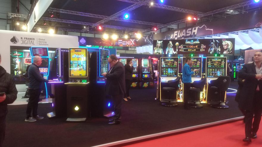 Nunca diga “tragaperras” en una feria del juego