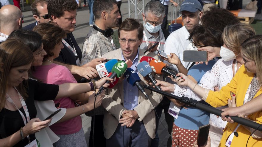 El Ayuntamiento de Madrid sospechó de las mascarillas desde el principio: "Parecen endebles y se rasgan con facilidad"