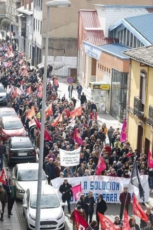 Carlos S. Campillo / ICAL La Robla acoge una manifestación convocada por CCOO y UGT en defensa del futuro de la Montaña Leonesa