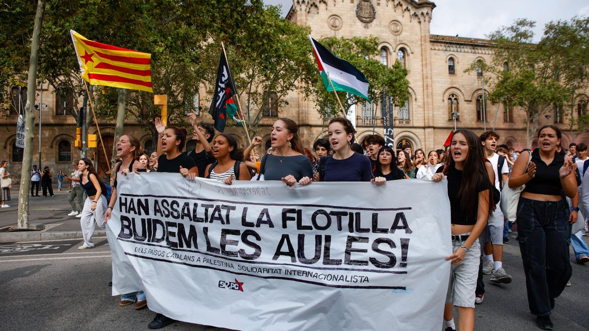 Head of the student demonstration in Barcelona against the genocide and for the release of the flotilla