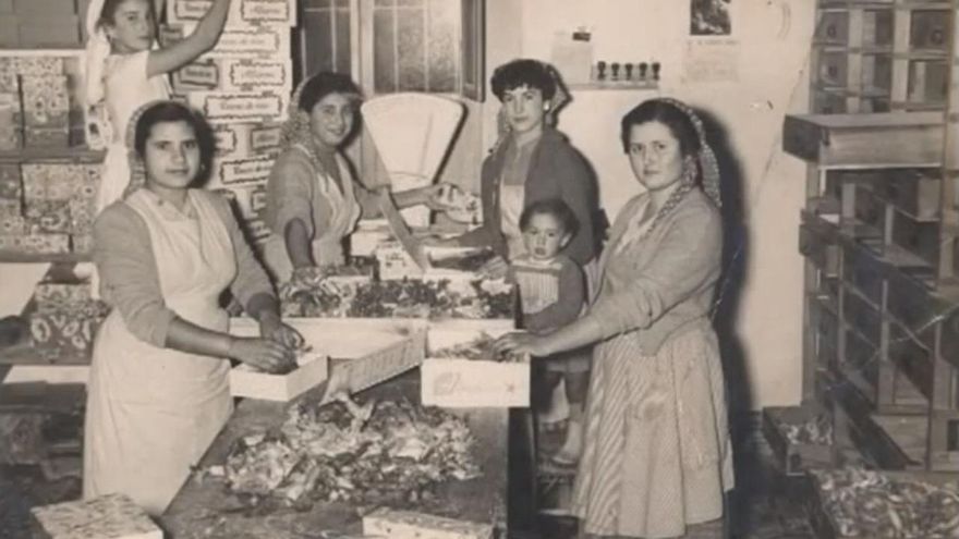 El pueblo del polvorón: Estepa comienza la producción de sus tradicionales mantecados en un año atípico