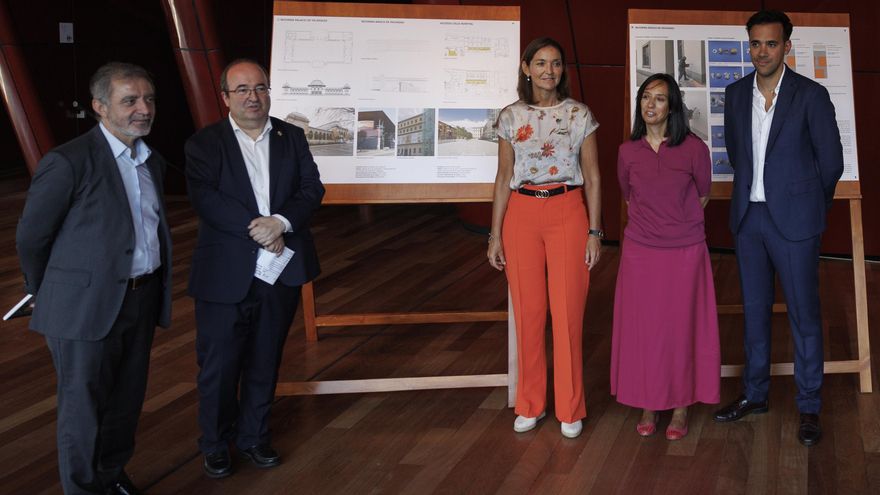 Manuel Borja-Villel (izquierda) junto al ministro de Cultura Miquel Iceta (2i) la ministra de Industria, Reyes Maroto (3i)